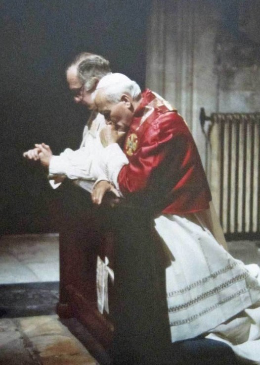 Archbishop Runcie at prayer with Pope John Paul II